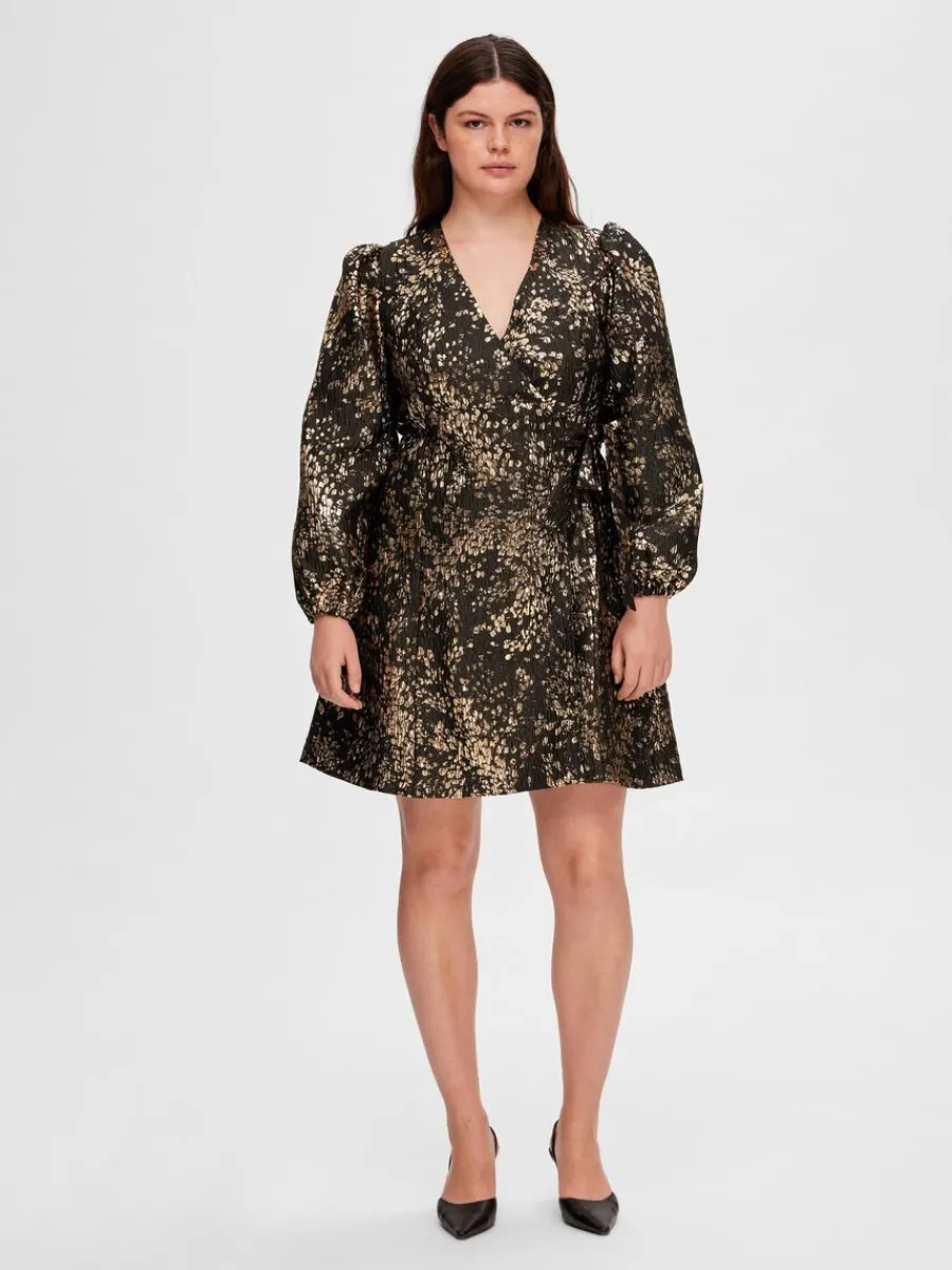 metallisk_jacquard_kort_k_7.webp SELECTED METALLISK JACQUARD KORT KLÄNNING Gold Fashion