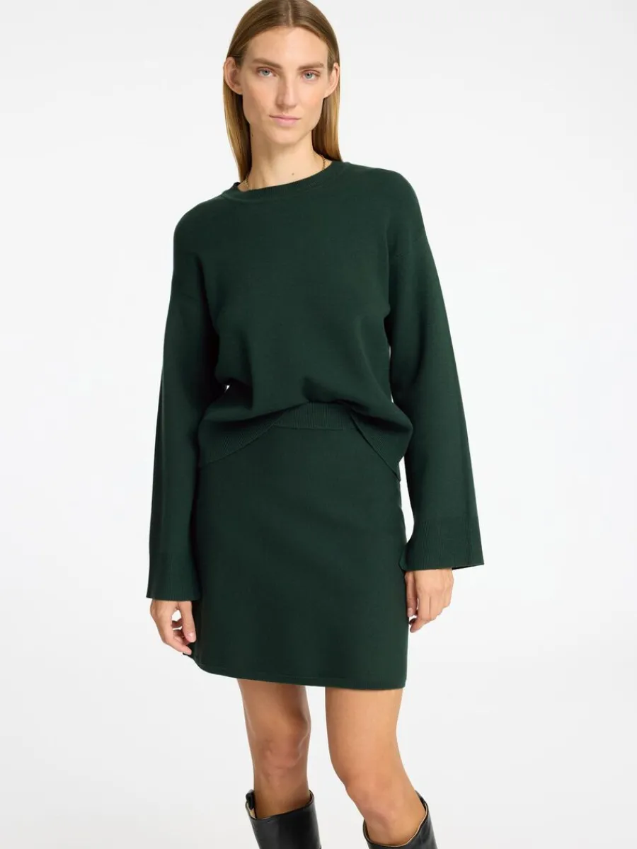 minilng_stickad_kjol_3.webp SELECTED MINILÅNG STICKAD KJOL Green Sale