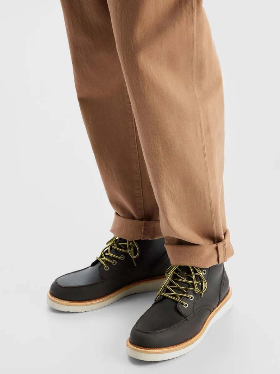moctoe_lderboots_1-1.webp SELECTED MOC-TOE LÄDERBOOTS Brown Hot