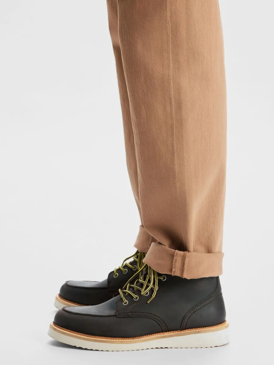 moctoe_lderboots_2-1.webp SELECTED MOC-TOE LÄDERBOOTS Brown Hot