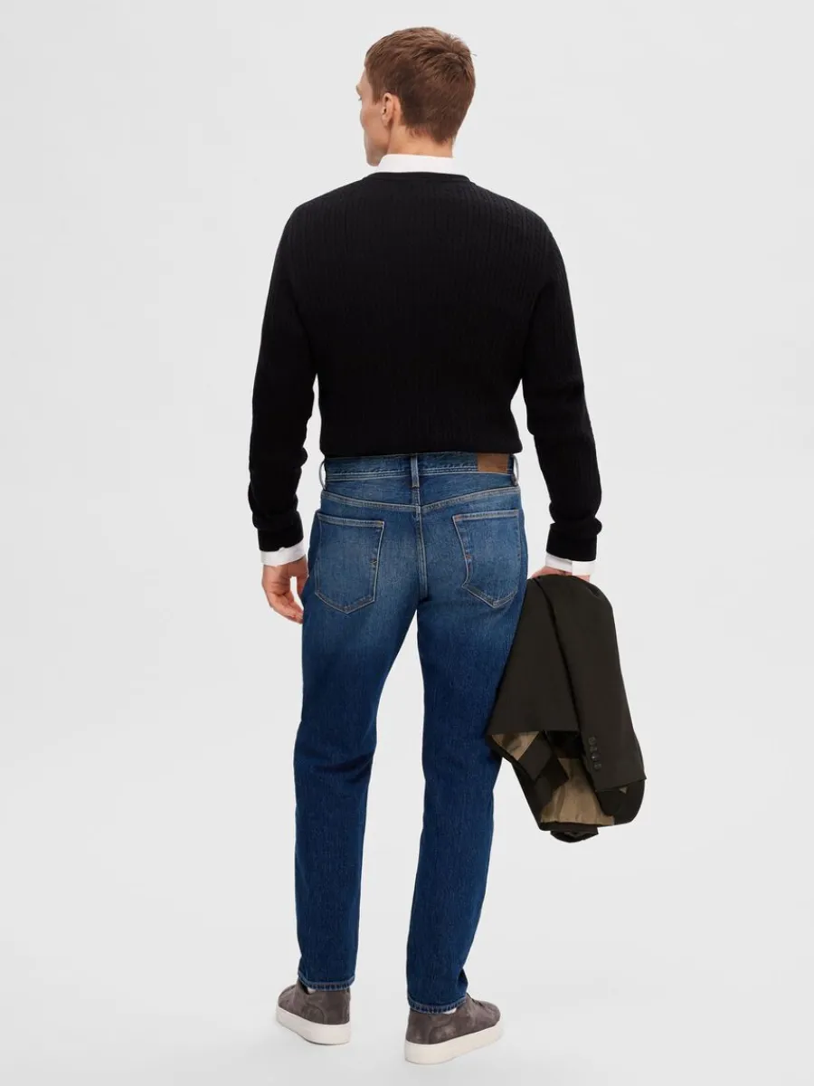 mrkbl_slim_fitjeans_1.webp SELECTED 172 MÖRKBLÅ SLIM FIT-JEANS Blue Clearance