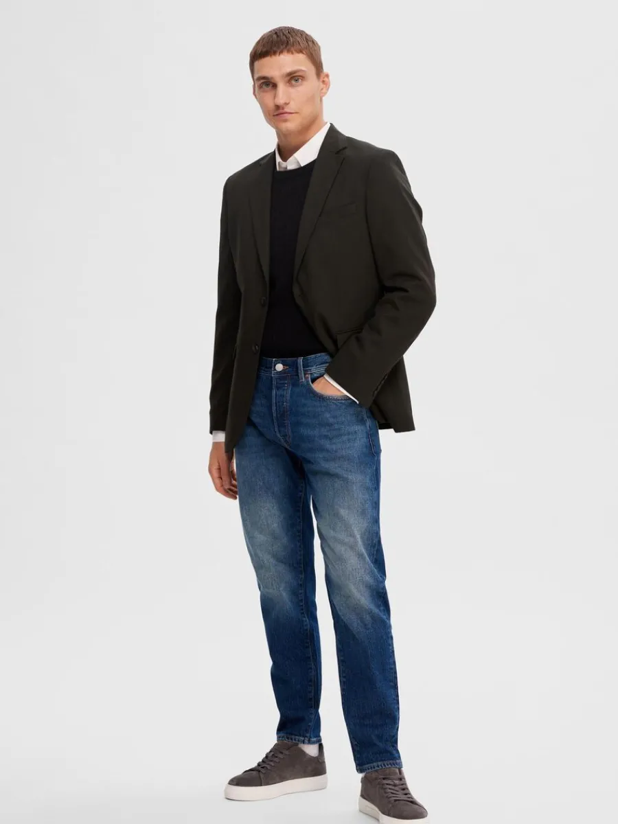 mrkbl_slim_fitjeans_3.webp SELECTED 172 MÖRKBLÅ SLIM FIT-JEANS Blue Clearance