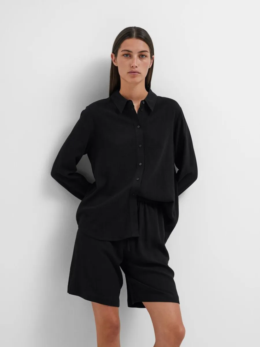 normal_midja_shorts_3-3.webp SELECTED NORMAL MIDJA SHORTS Black Store