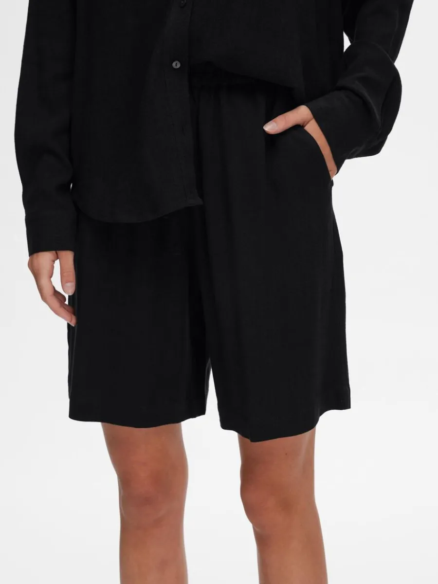 normal_midja_shorts_4-3.webp SELECTED NORMAL MIDJA SHORTS Black Store