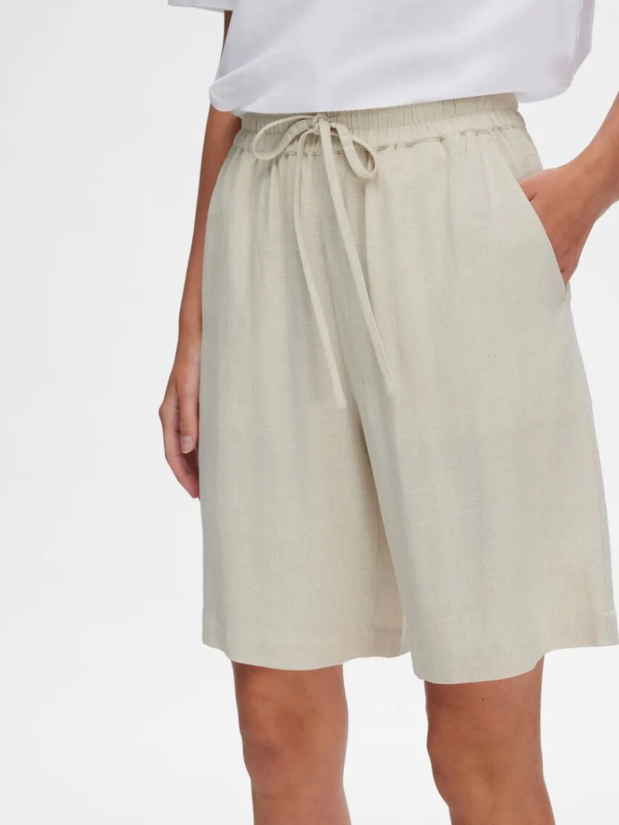 normal_midja_shorts_4.webp SELECTED NORMAL MIDJA SHORTS Beige New