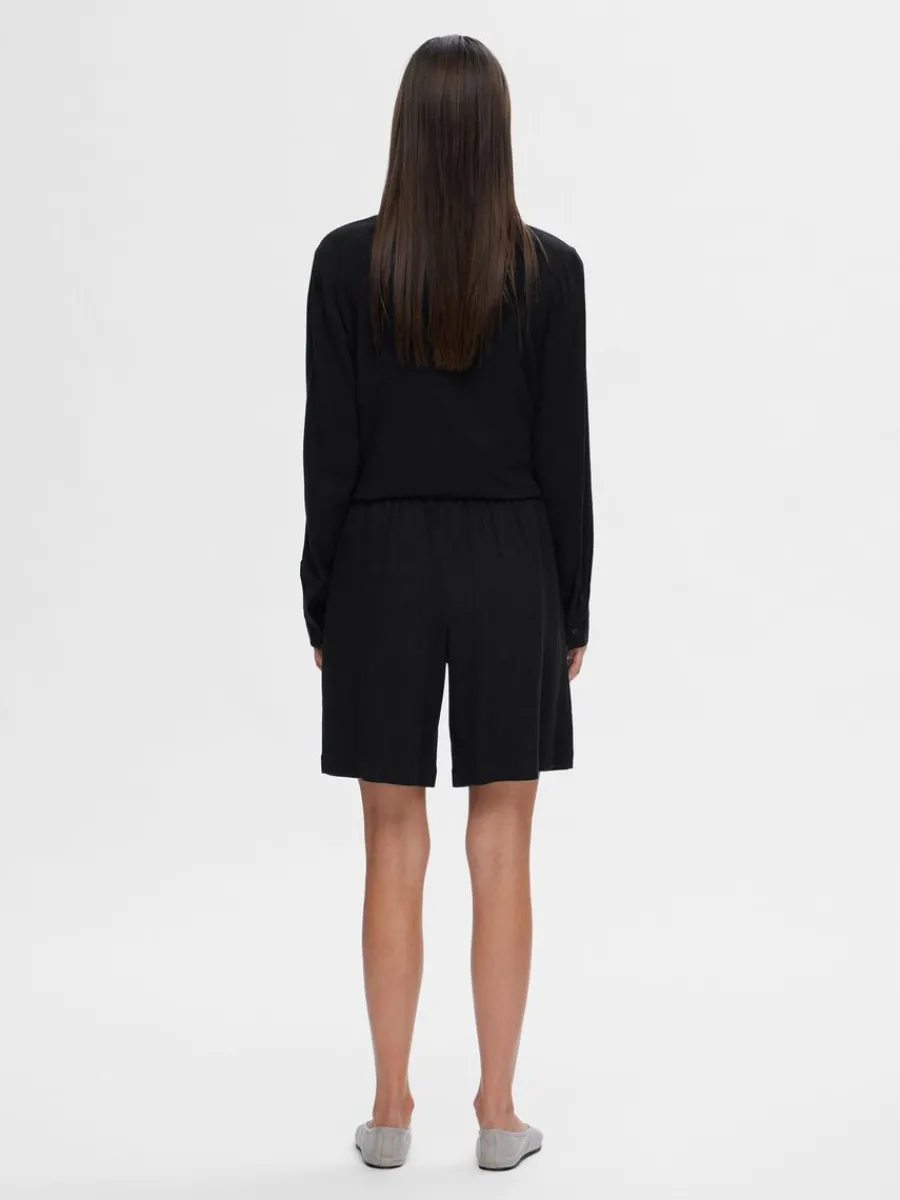 normal_midja_shorts_5-3.webp SELECTED NORMAL MIDJA SHORTS Black Store