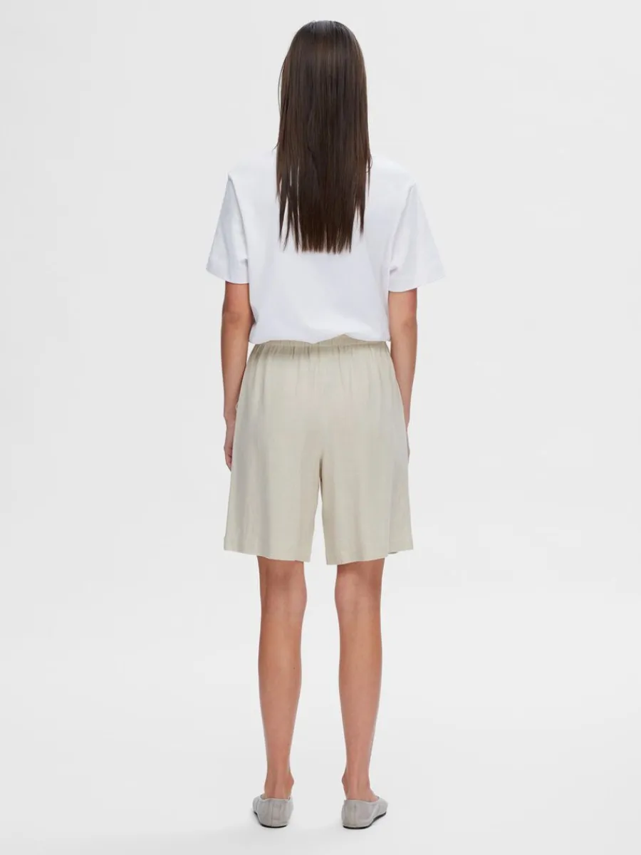 normal_midja_shorts_5.webp SELECTED NORMAL MIDJA SHORTS Beige New