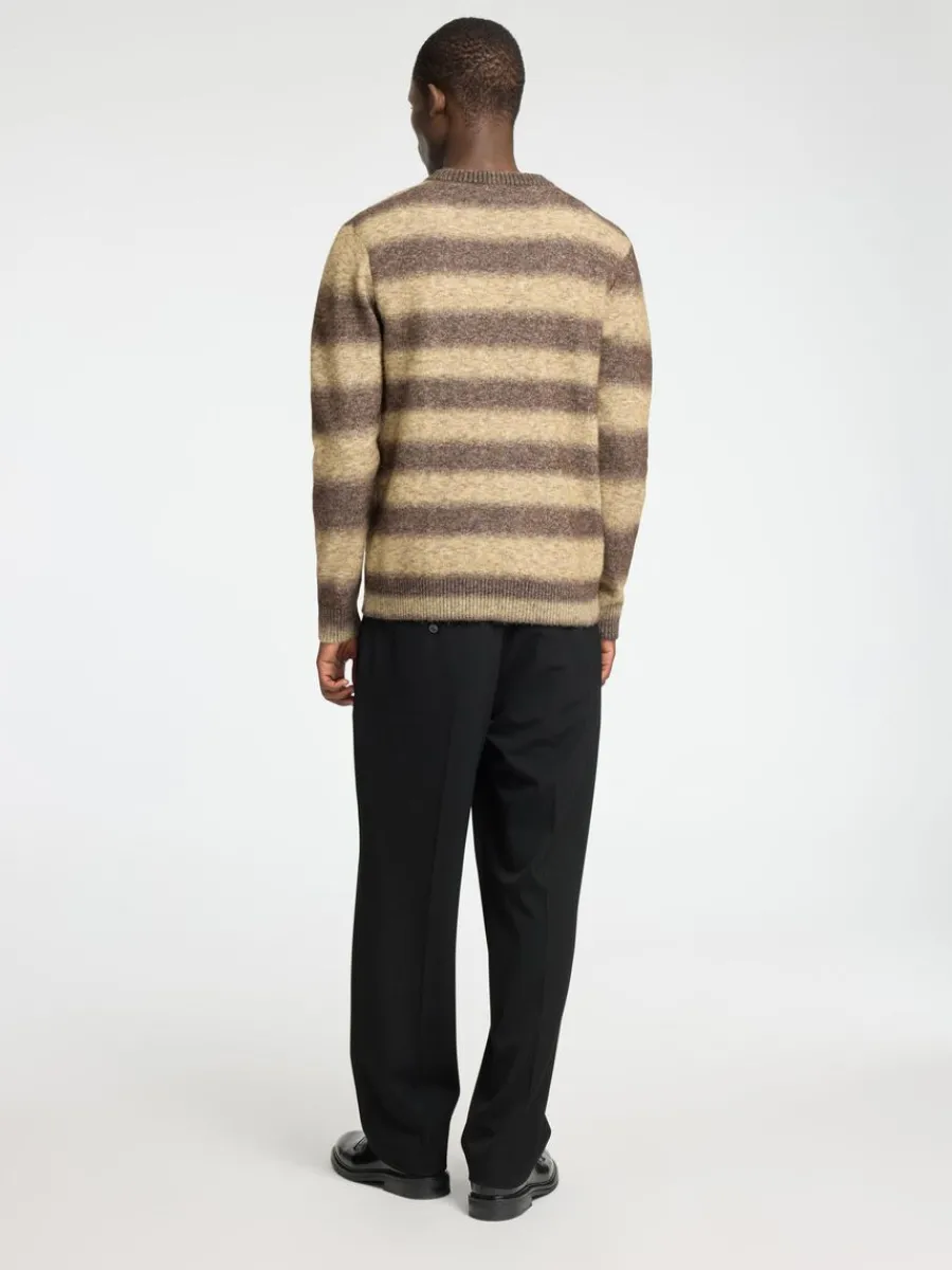ombrerandig_rundringad_tr_5.webp SELECTED OMBRE-RANDIG RUNDRINGAD TRÖJA Brown Discount