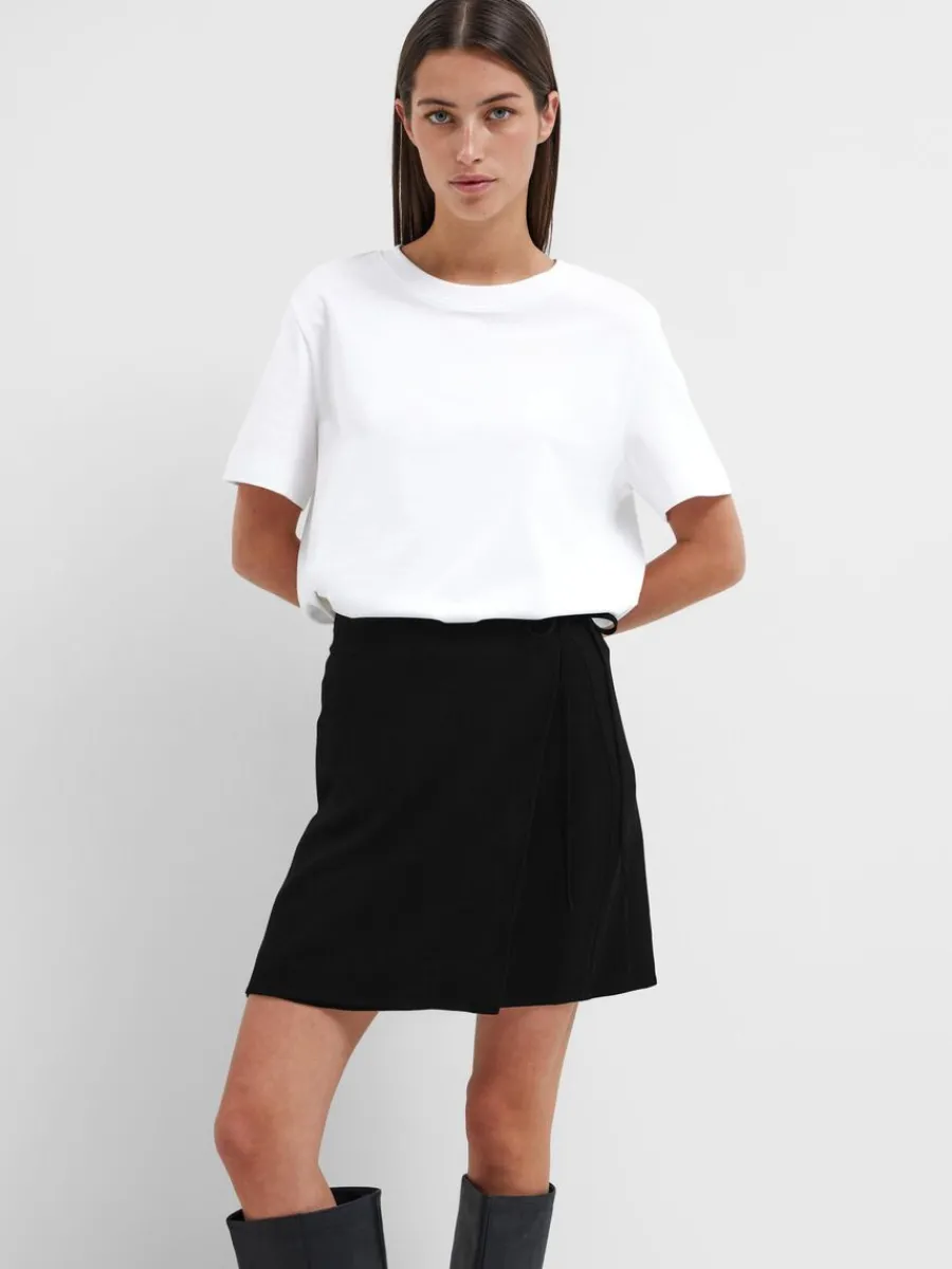 omlott_minikjol_3.webp SELECTED OMLOTT MINIKJOL Black Outlet