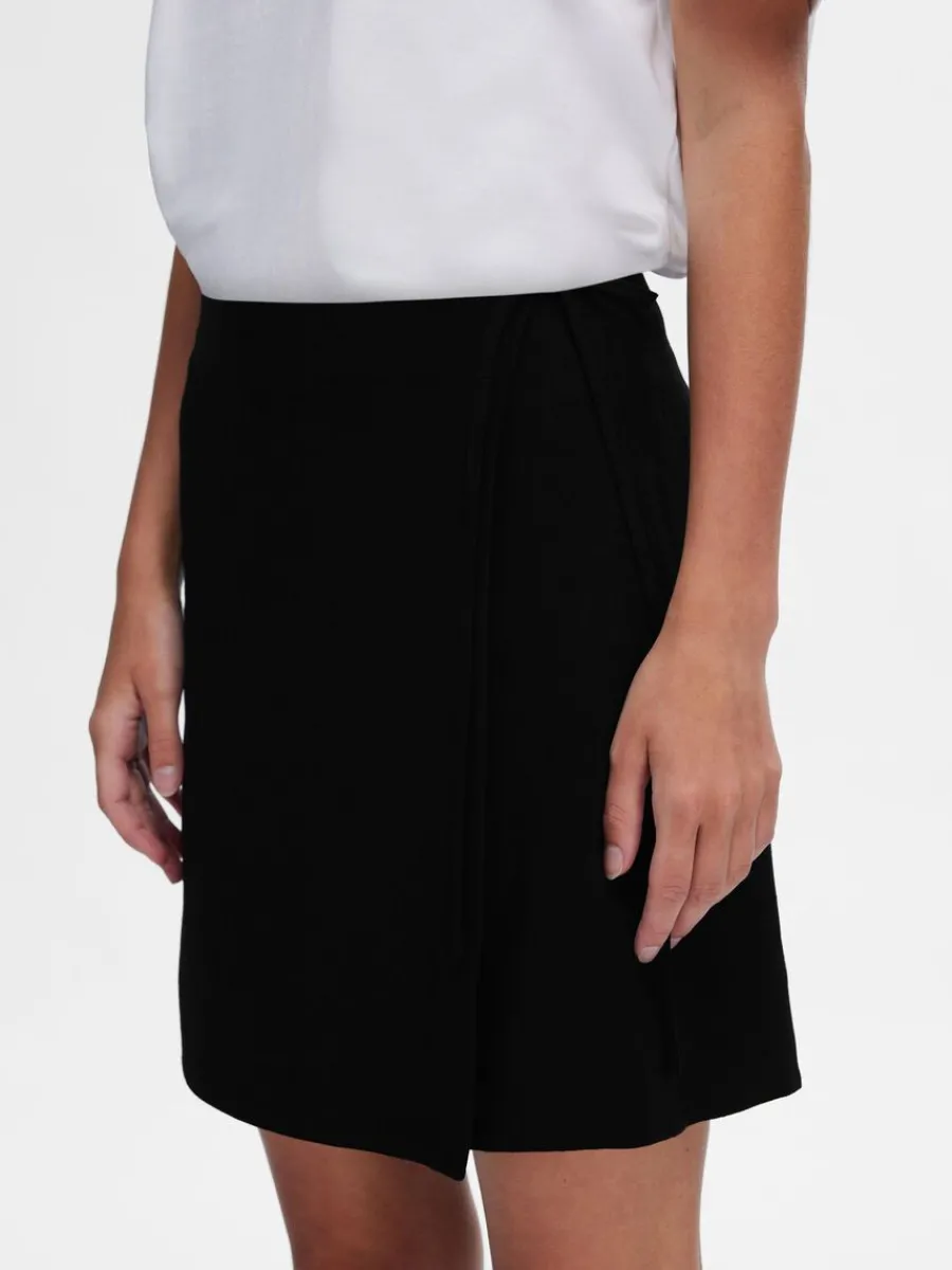 omlott_minikjol_4.webp SELECTED OMLOTT MINIKJOL Black Outlet