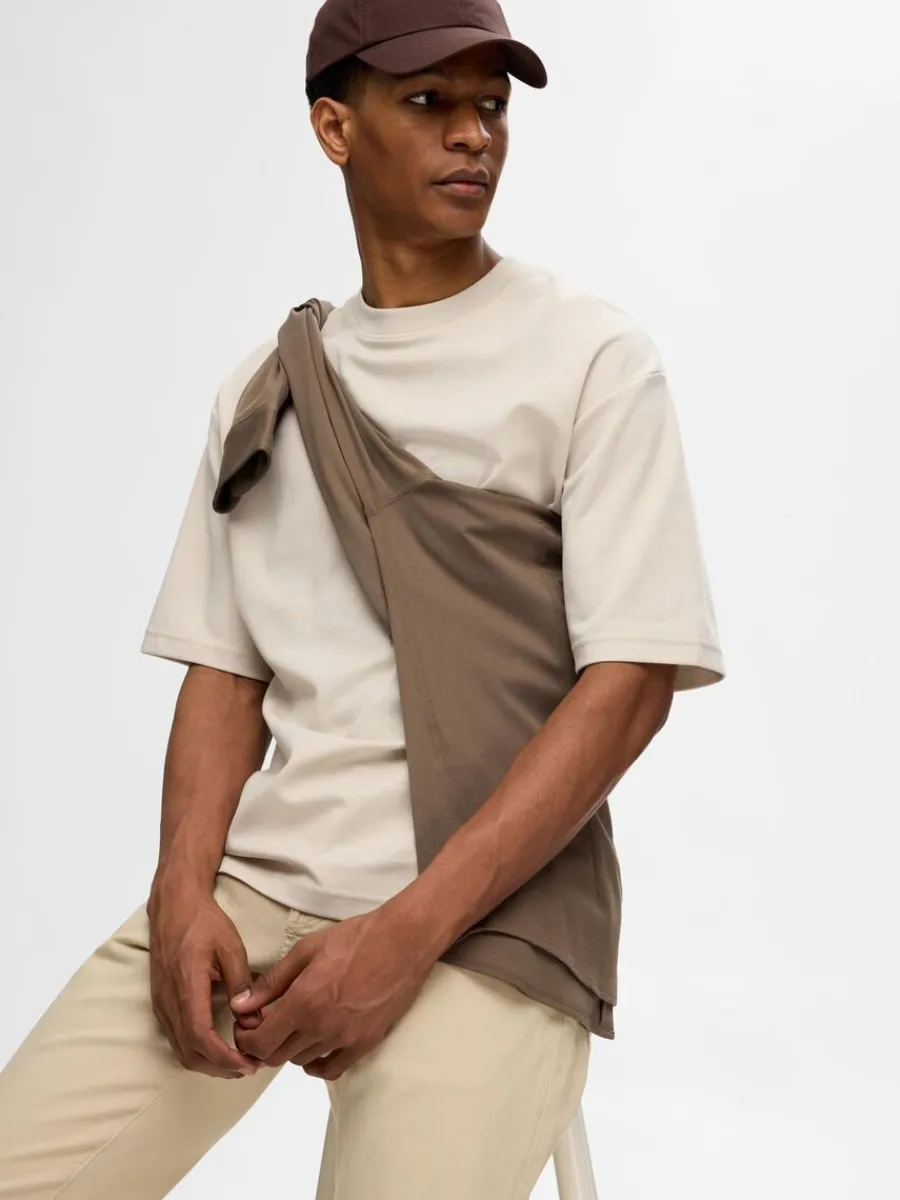oversize_korta_rmar_tshir_2-8.webp SELECTED OVERSIZE KORTA ÄRMAR T-SHIRT Beige Shop