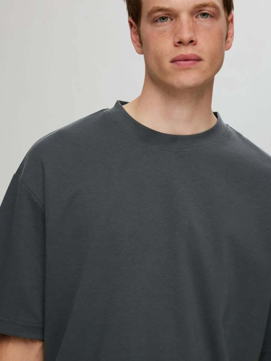 oversize_korta_rmar_tshir_3-4.webp SELECTED OVERSIZE KORTA ÄRMAR T-SHIRT Grey Online