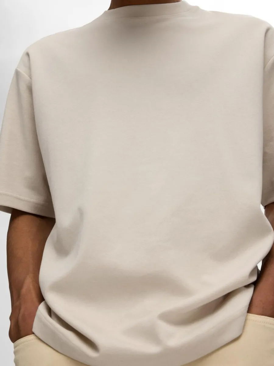oversize_korta_rmar_tshir_3-8.webp SELECTED OVERSIZE KORTA ÄRMAR T-SHIRT Beige Shop