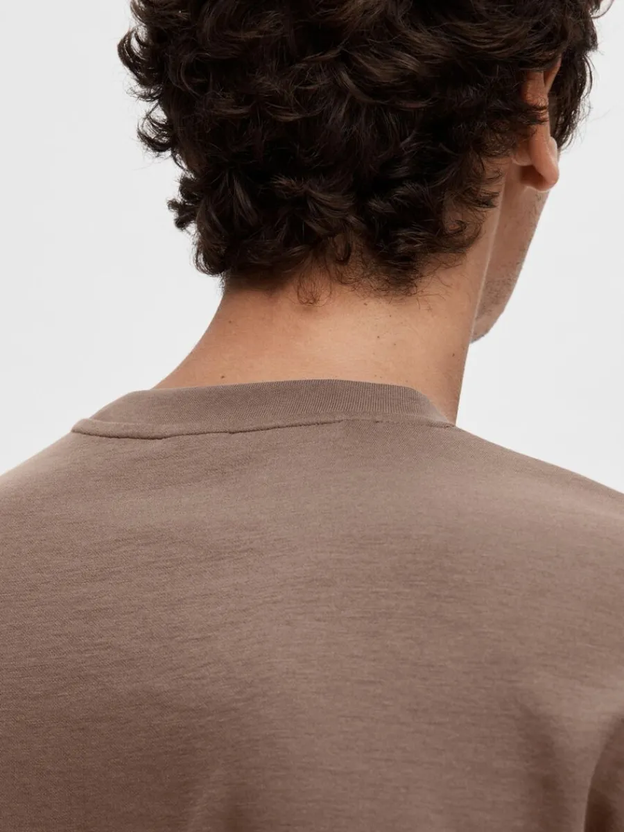 oversize_korta_rmar_tshir_3-9.webp SELECTED OVERSIZE KORTA ÄRMAR T-SHIRT Brown Store