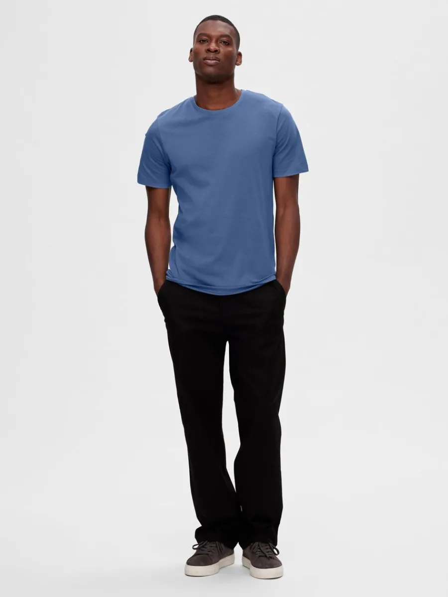 pack_bomull_tshirt_1-4.webp SELECTED 3-PACK BOMULL T-SHIRT Blue Outlet