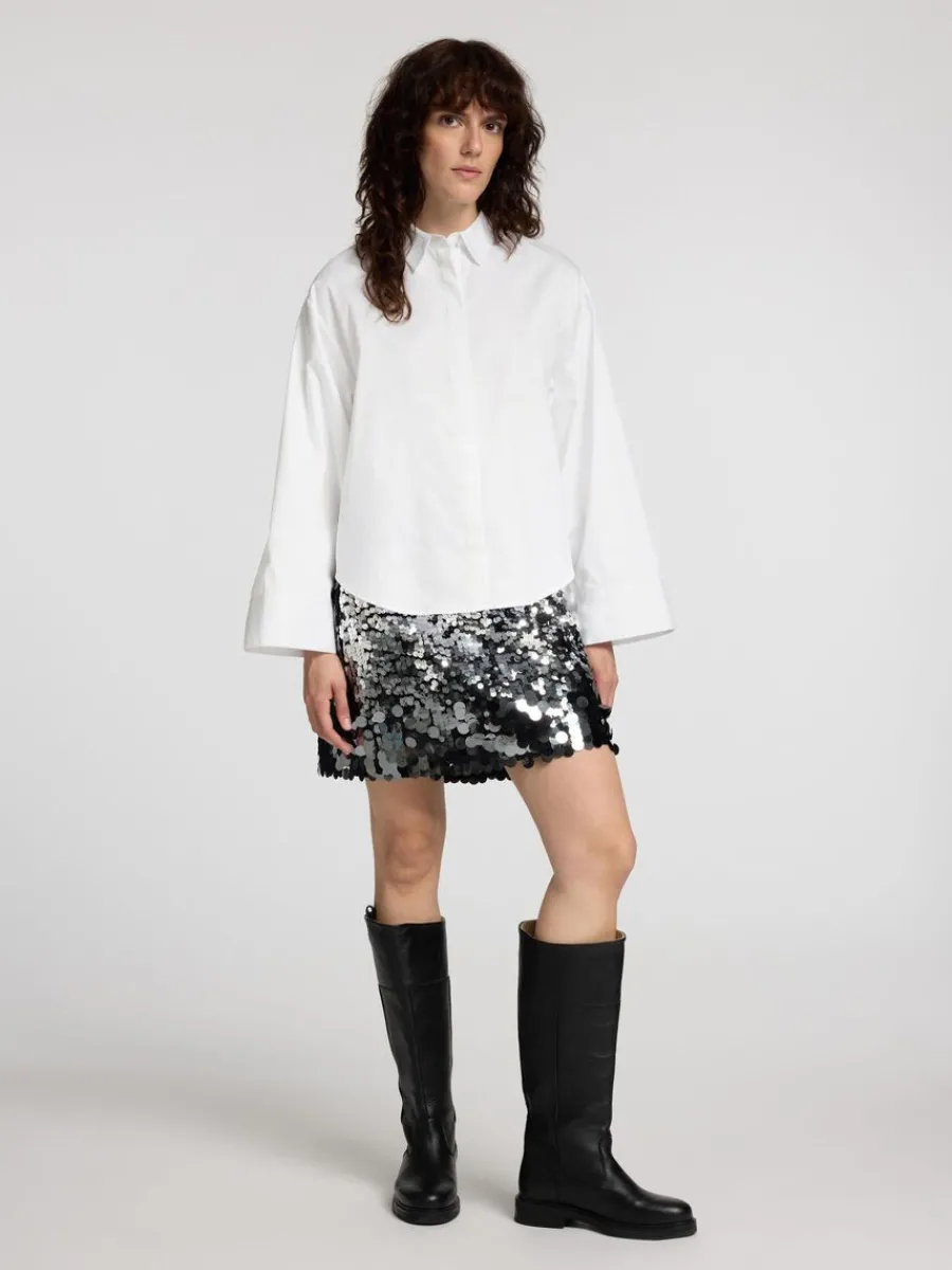 prldetalj_croppad_skjorta_1.webp SELECTED PÄRLDETALJ CROPPAD SKJORTA White Store