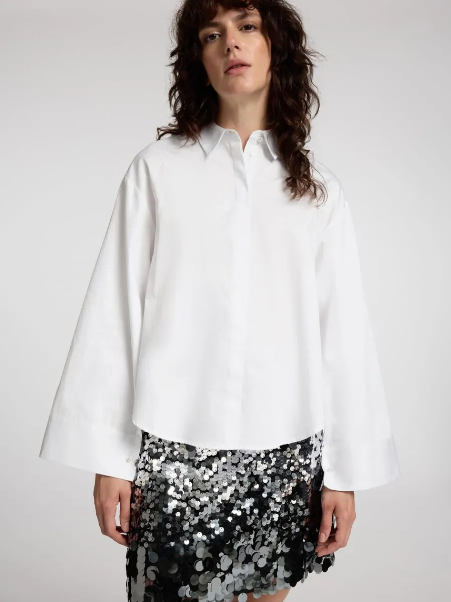 prldetalj_croppad_skjorta_3.webp SELECTED PÄRLDETALJ CROPPAD SKJORTA White Store
