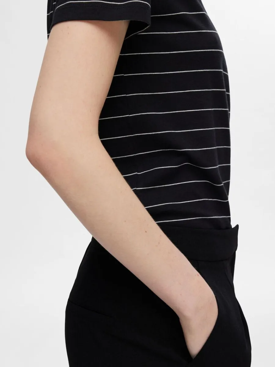 randig_bomull_tshirt_3-7.webp SELECTED RANDIG BOMULL T-SHIRT Black Clearance