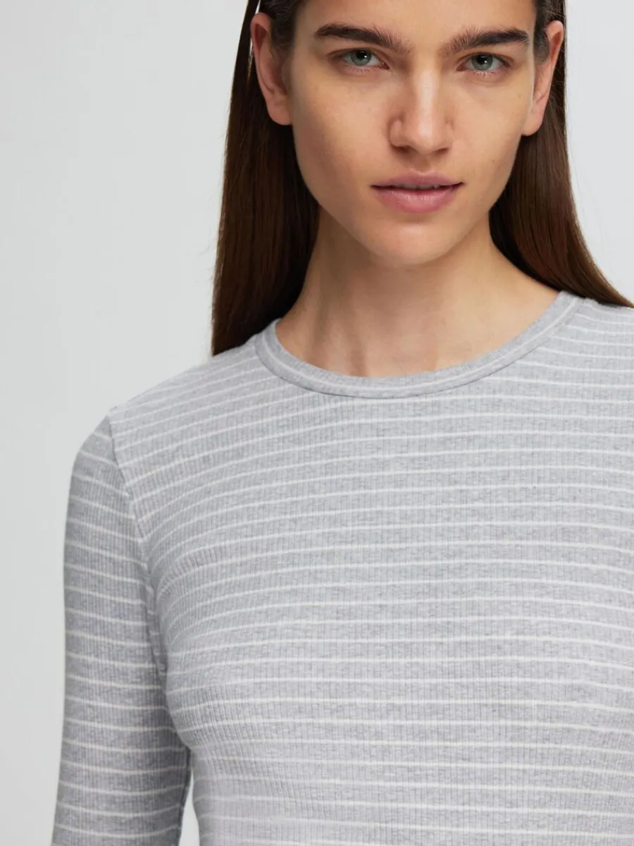 randig_lngrmad_tshirt_3-1.webp SELECTED RANDIG LÅNGÄRMAD T-SHIRT Grey Clearance