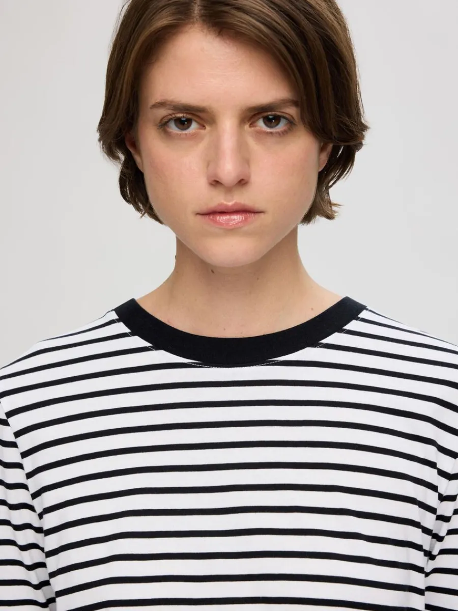 randig_lngrmad_tshirt_3.webp SELECTED RANDIG LÅNGÄRMAD T-SHIRT Black Fashion