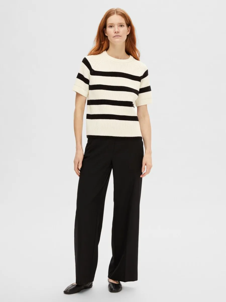 randig_stickad_topp_1.webp SELECTED RANDIG STICKAD TOPP White Discount