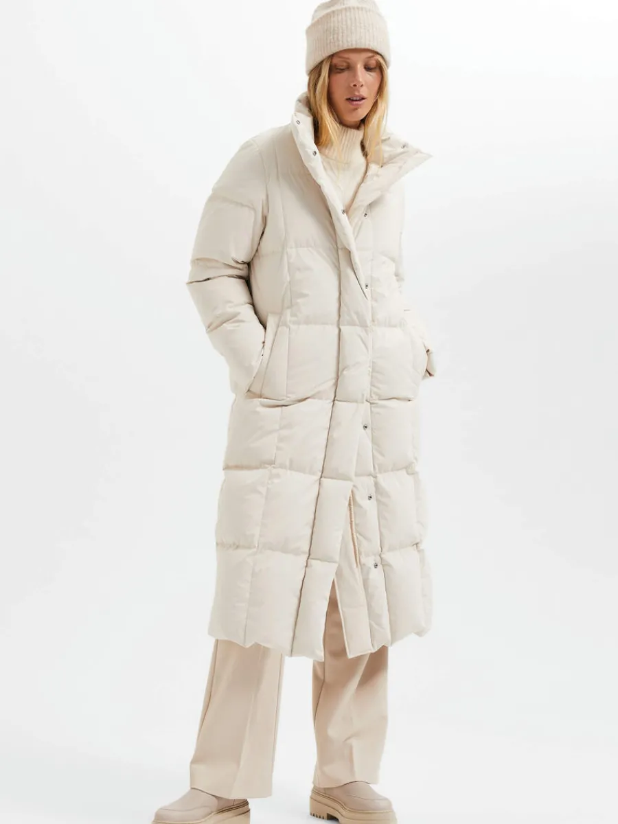 redown_lng_modell_pufferj_2.webp SELECTED RE:DOWN® LÅNG MODELL PUFFERJACKA Beige Cheap