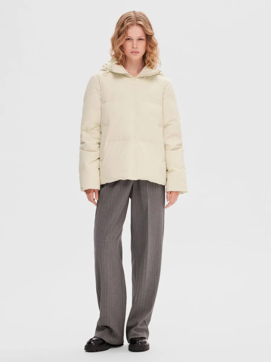 redown_pufferjacka_1.webp SELECTED RE:DOWN® PUFFERJACKA Beige Sale