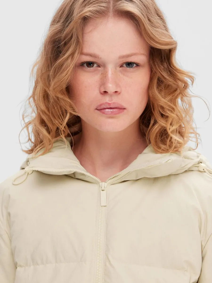 redown_pufferjacka_3.webp SELECTED RE:DOWN® PUFFERJACKA Beige Sale