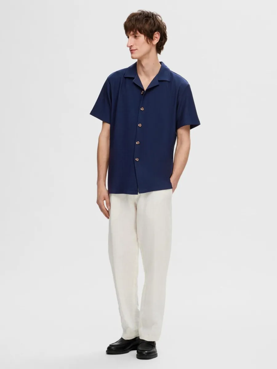 ribbad_cuban_collar_kortr_2-2.webp SELECTED RIBBAD CUBAN COLLAR KORTÄRMAD SKJORTA Blue Sale