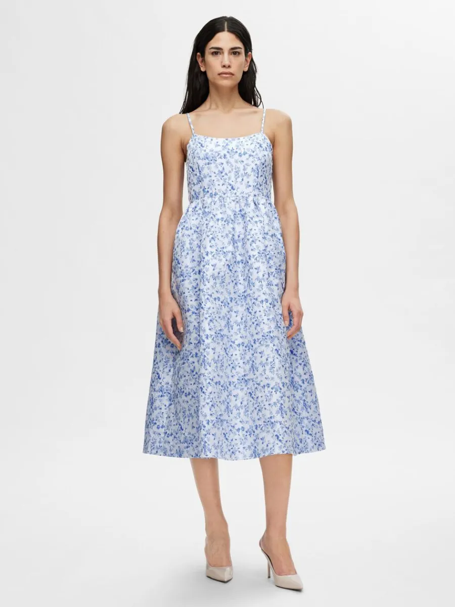 rmls_blomstertryck_midikl_0.webp SELECTED ÄRMLÖS BLOMSTERTRYCK MIDIKLÄNNING Blue Shop