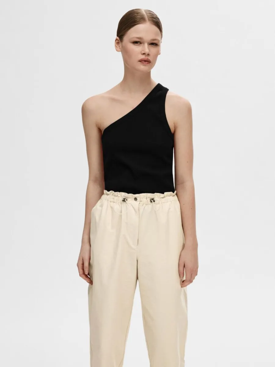 rmls_enaxlad_topp_0-1.webp SELECTED ÄRMLÖS ENAXLAD TOPP Black Cheap