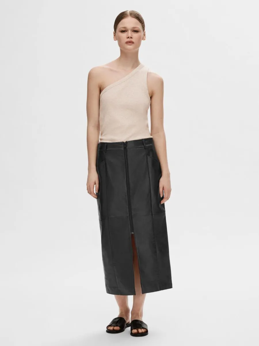 rmls_enaxlad_topp_1.webp SELECTED ÄRMLÖS ENAXLAD TOPP Beige Clearance