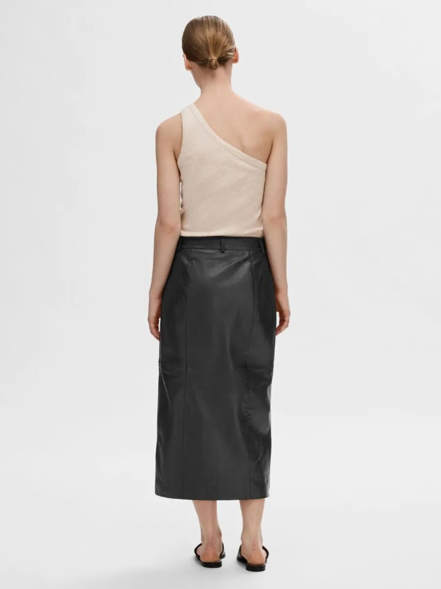 rmls_enaxlad_topp_4.webp SELECTED ÄRMLÖS ENAXLAD TOPP Beige Clearance