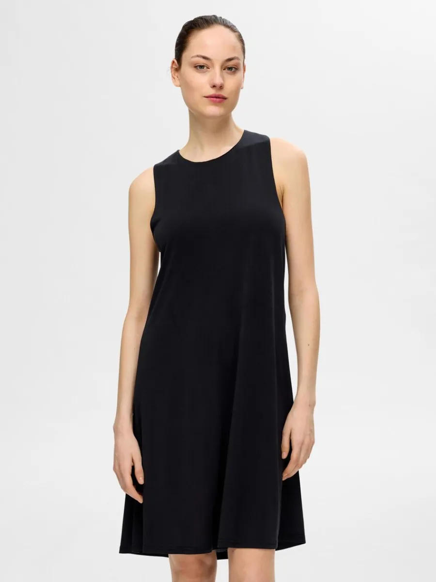 rmls_kort_klnning_0.webp SELECTED ÄRMLÖS KORT KLÄNNING Black Discount