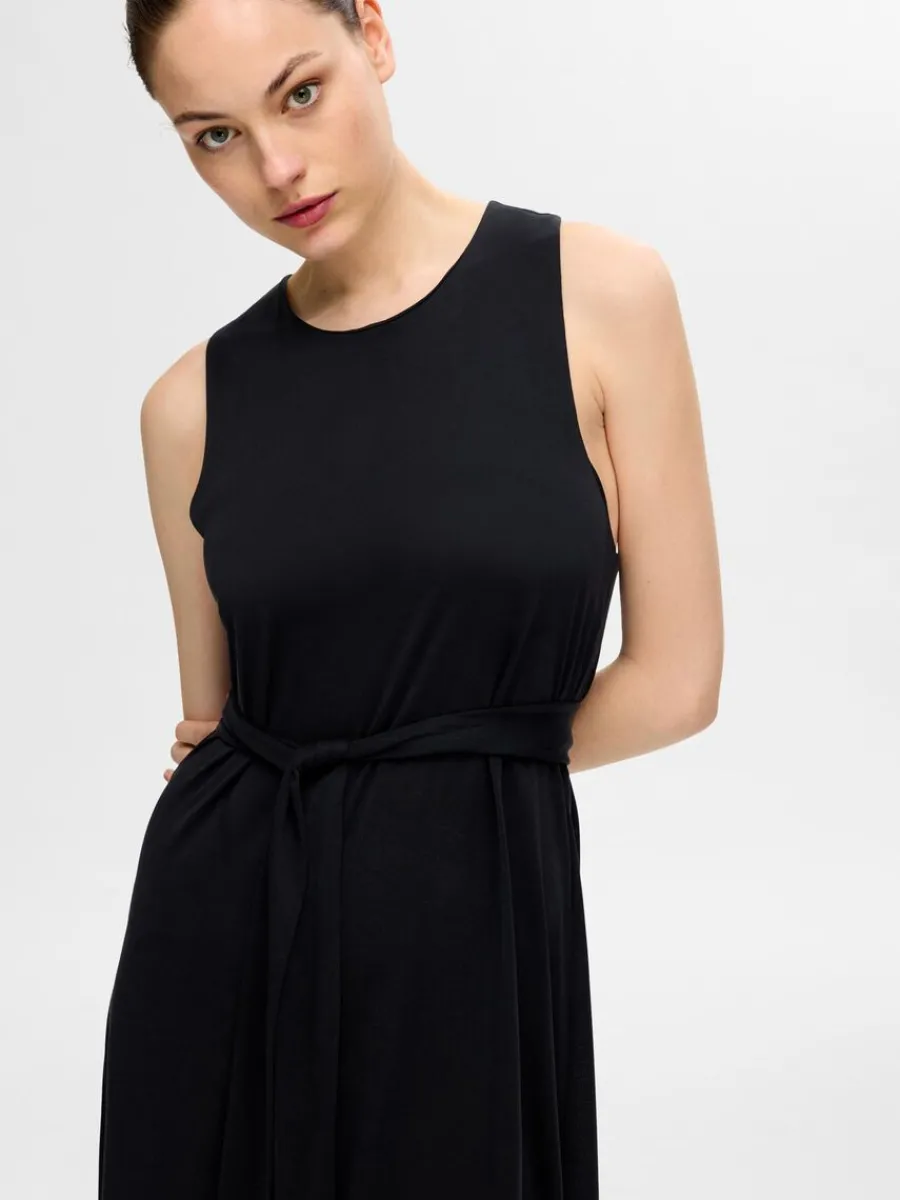 rmls_kort_klnning_2.webp SELECTED ÄRMLÖS KORT KLÄNNING Black Discount