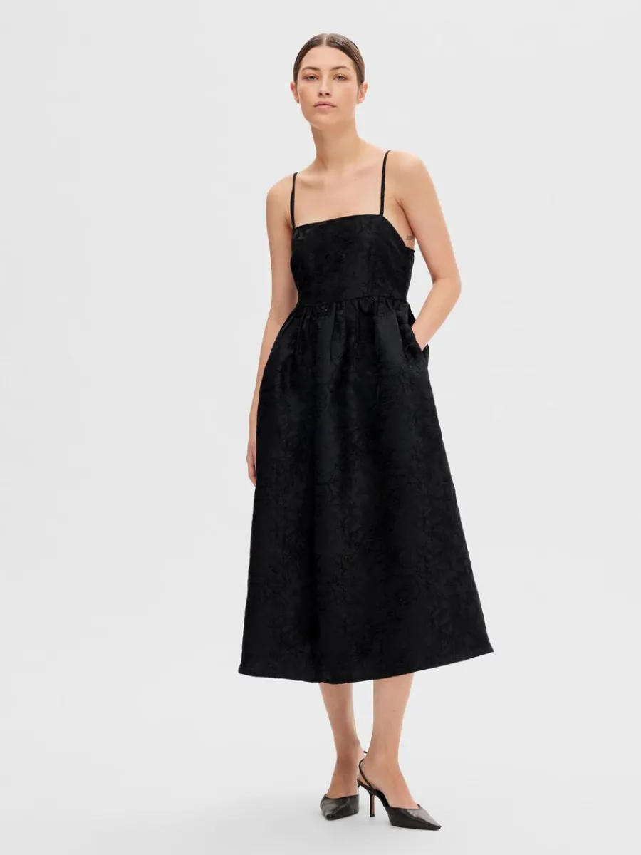 rmls_midiklnning_1.webp SELECTED ÄRMLÖS MIDIKLÄNNING Black Cheap