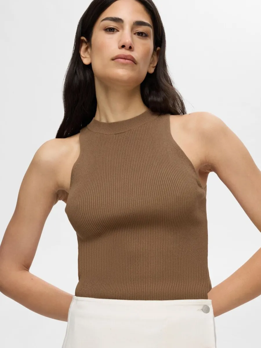 rmls_stickad_topp_2-3.webp SELECTED ÄRMLÖS STICKAD TOPP Brown Discount