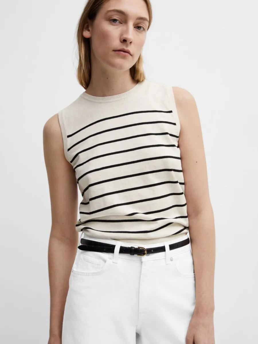 rmls_stickad_topp_2-5.webp SELECTED ÄRMLÖS STICKAD TOPP Beige Store