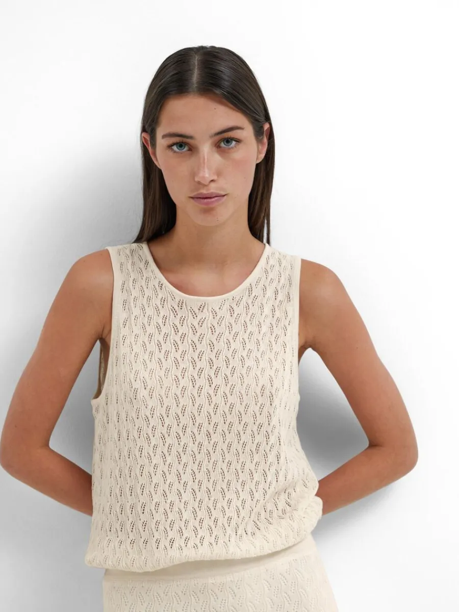 rmls_stickad_topp_2-7.webp SELECTED ÄRMLÖS STICKAD TOPP Beige Hot