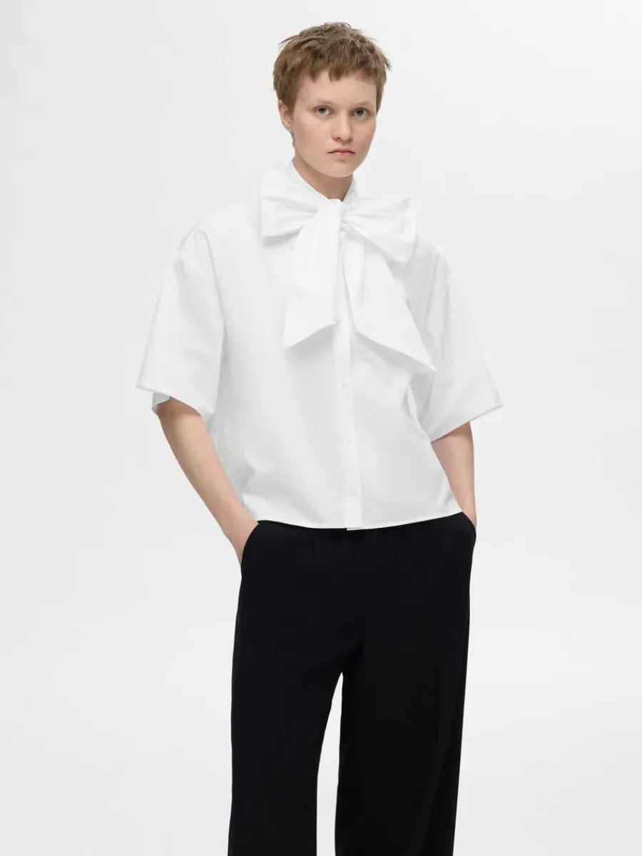 rosett_kortrmad_skjorta_0.webp SELECTED ROSETT KORTÄRMAD SKJORTA White Sale