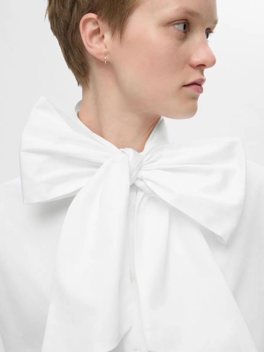 rosett_kortrmad_skjorta_3.webp SELECTED ROSETT KORTÄRMAD SKJORTA White Sale