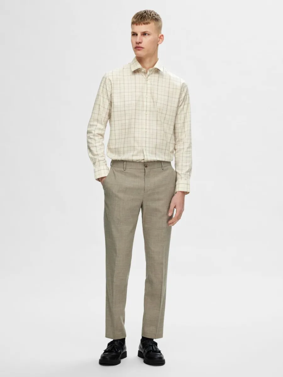 rutig_oinstoppad_lngrmad__2.webp SELECTED RUTIG OINSTOPPAD LÅNGÄRMAD SKJORTA Beige Store