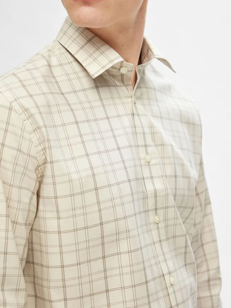 rutig_oinstoppad_lngrmad__5.webp SELECTED RUTIG OINSTOPPAD LÅNGÄRMAD SKJORTA Beige Store