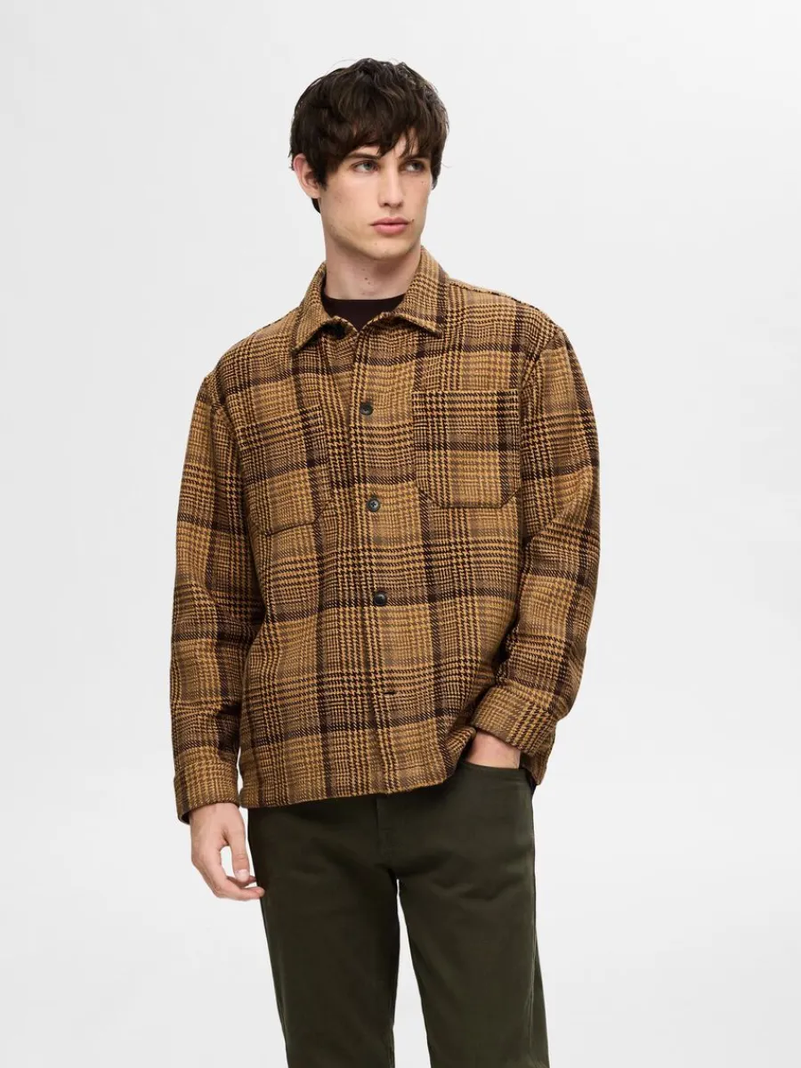 rutig_verskjorta_0-1.webp SELECTED RUTIG ÖVERSKJORTA Brown Shop