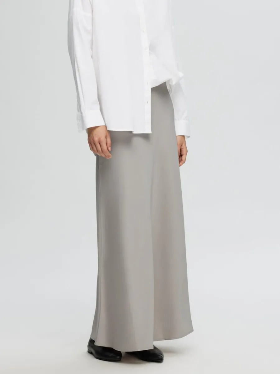 satin_maxikjol_1-1.webp SELECTED SATIN MAXIKJOL Beige Outlet