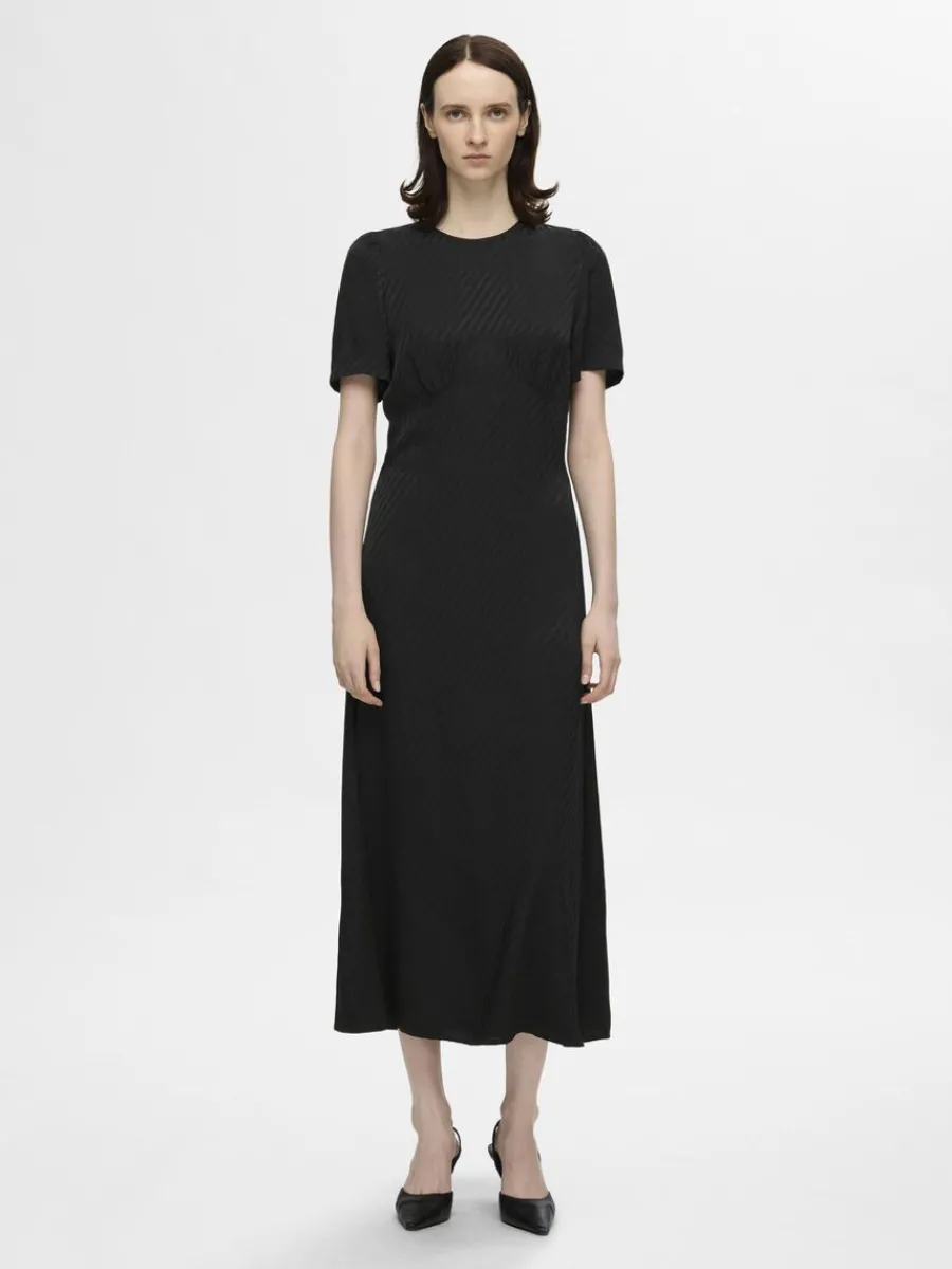 satin_maxiklnning_0-1.webp SELECTED SATIN MAXIKLÄNNING Black Shop