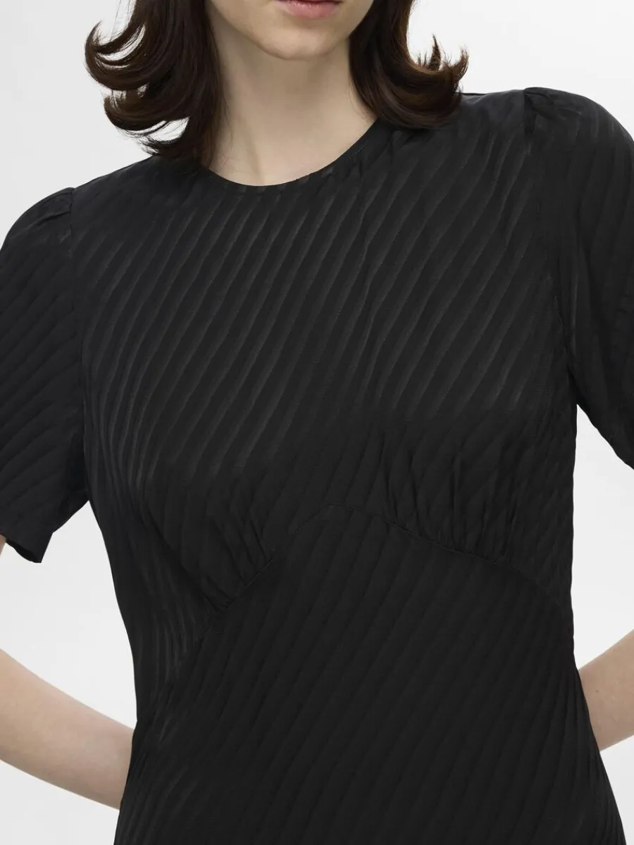 satin_maxiklnning_3-1.webp SELECTED SATIN MAXIKLÄNNING Black Shop