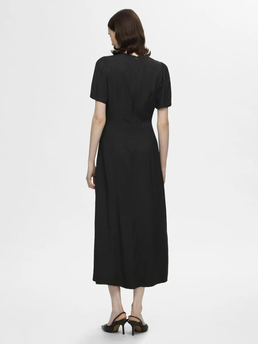 satin_maxiklnning_4-1.webp SELECTED SATIN MAXIKLÄNNING Black Shop