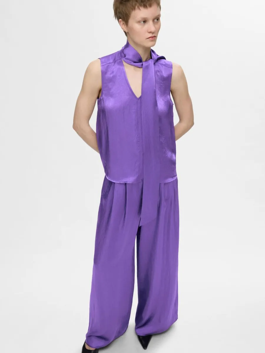 satin_med_rosett_i_halsen_2-1.webp SELECTED SATIN MED ROSETT I HALSEN TOPP Purple Best