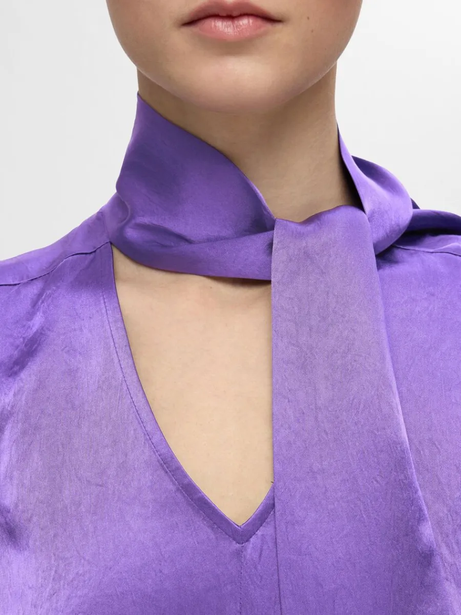 satin_med_rosett_i_halsen_3-1.webp SELECTED SATIN MED ROSETT I HALSEN TOPP Purple Best